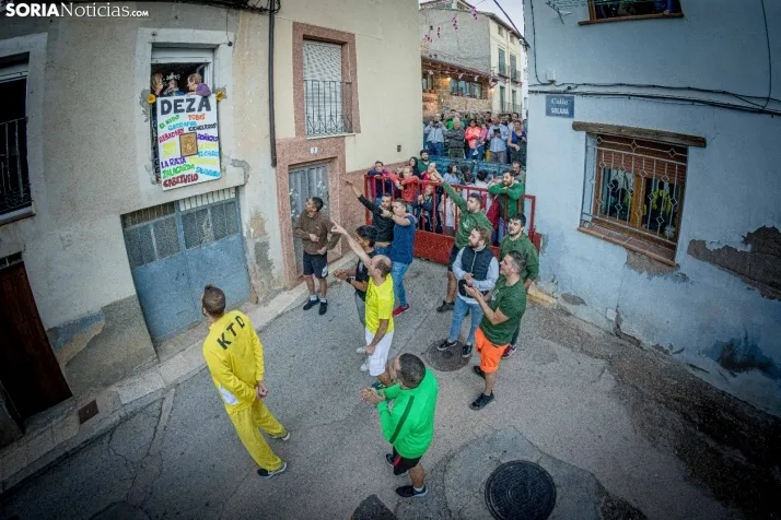 Fotos: el encierro y la novillada protagonizaron el s&aacute;bado de fiestas en Deza