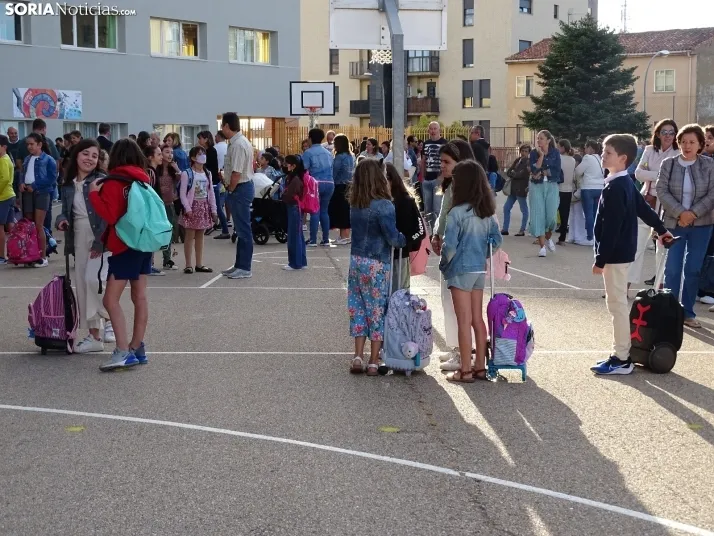 Uno de los centros educativos de la capital esta mañana de viernes. /SN