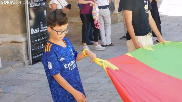 Fotos: los m&aacute;s peque&ntilde;os disfrutan de las fiestas del Casco Viejo con una gymkana 