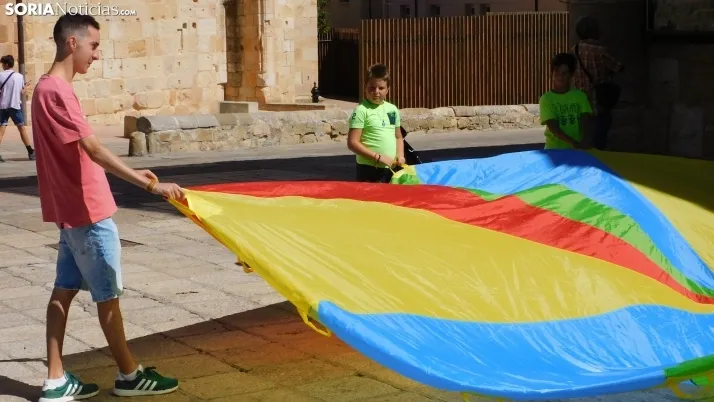 Fotos: los m&aacute;s peque&ntilde;os disfrutan de las fiestas del Casco Viejo con una gymkana 