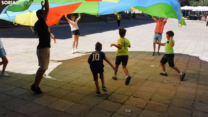 Fotos: los m&aacute;s peque&ntilde;os disfrutan de las fiestas del Casco Viejo con una gymkana 