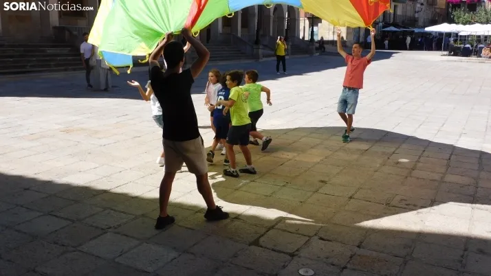Fotos: los m&aacute;s peque&ntilde;os disfrutan de las fiestas del Casco Viejo con una gymkana 