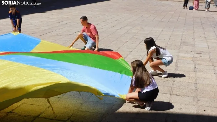 Fotos: los m&aacute;s peque&ntilde;os disfrutan de las fiestas del Casco Viejo con una gymkana 