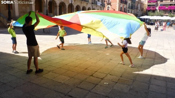 Fotos: los m&aacute;s peque&ntilde;os disfrutan de las fiestas del Casco Viejo con una gymkana 