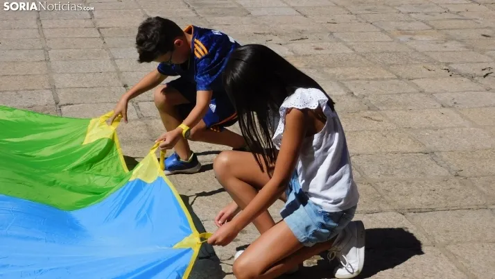 Fotos: los m&aacute;s peque&ntilde;os disfrutan de las fiestas del Casco Viejo con una gymkana 