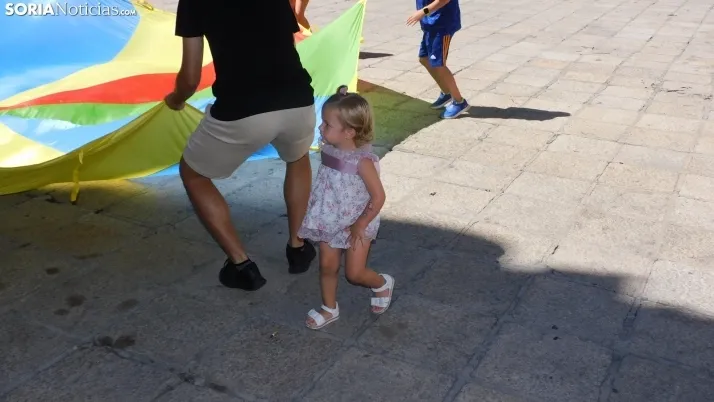 Fotos: los m&aacute;s peque&ntilde;os disfrutan de las fiestas del Casco Viejo con una gymkana 