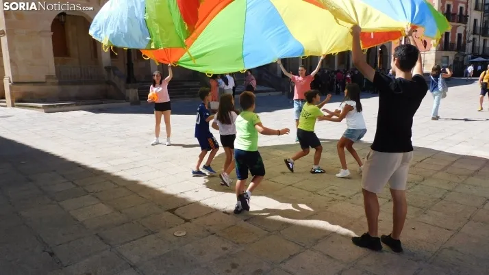 Fotos: los m&aacute;s peque&ntilde;os disfrutan de las fiestas del Casco Viejo con una gymkana 
