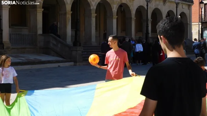 Fotos: los m&aacute;s peque&ntilde;os disfrutan de las fiestas del Casco Viejo con una gymkana 