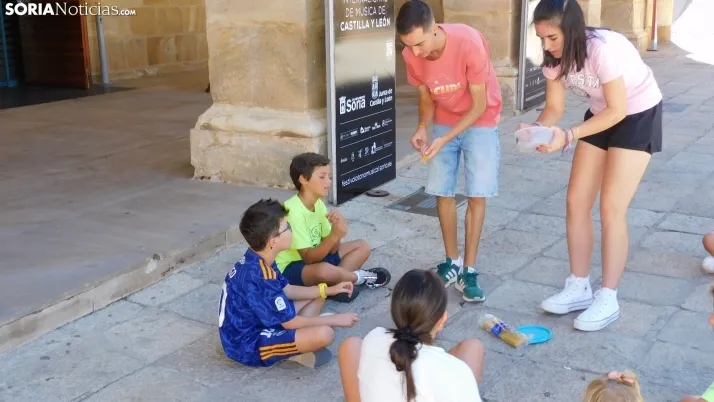 Fotos: los m&aacute;s peque&ntilde;os disfrutan de las fiestas del Casco Viejo con una gymkana 