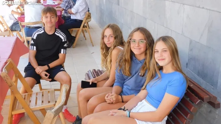 Fotos: alrededor de 300 vecinos de Los Pajaritos celebran sus fiestas con una paella popular