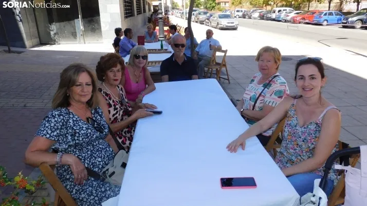 Fotos: alrededor de 300 vecinos de Los Pajaritos celebran sus fiestas con una paella popular