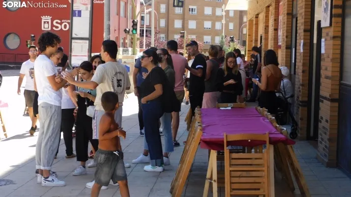 Fotos: alrededor de 300 vecinos de Los Pajaritos celebran sus fiestas con una paella popular
