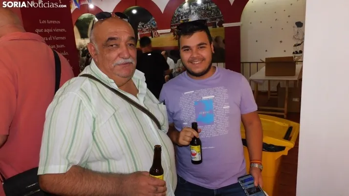 Fotos: alrededor de 300 vecinos de Los Pajaritos celebran sus fiestas con una paella popular