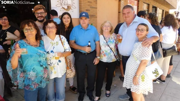 Fotos: alrededor de 300 vecinos de Los Pajaritos celebran sus fiestas con una paella popular