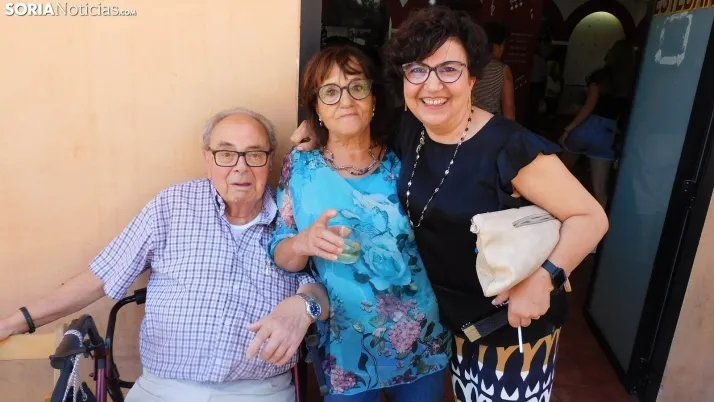Fotos: alrededor de 300 vecinos de Los Pajaritos celebran sus fiestas con una paella popular