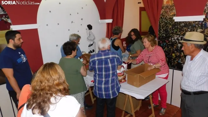 Fotos: alrededor de 300 vecinos de Los Pajaritos celebran sus fiestas con una paella popular