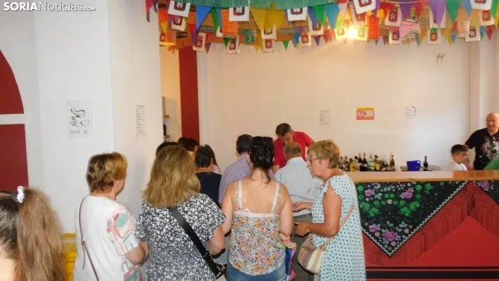 Fotos: alrededor de 300 vecinos de Los Pajaritos celebran sus fiestas con una paella popular