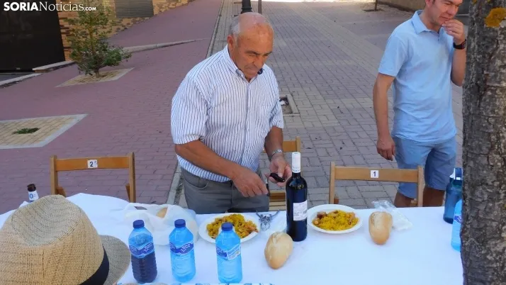 Fotos: alrededor de 300 vecinos de Los Pajaritos celebran sus fiestas con una paella popular