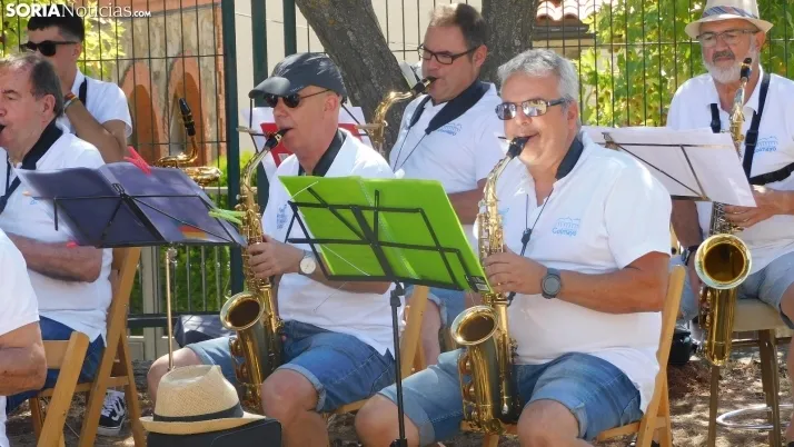 Fotos: la Banda Municipal de Golmayo cierra las fiestas de Fuentetoba con su estilo rompedor