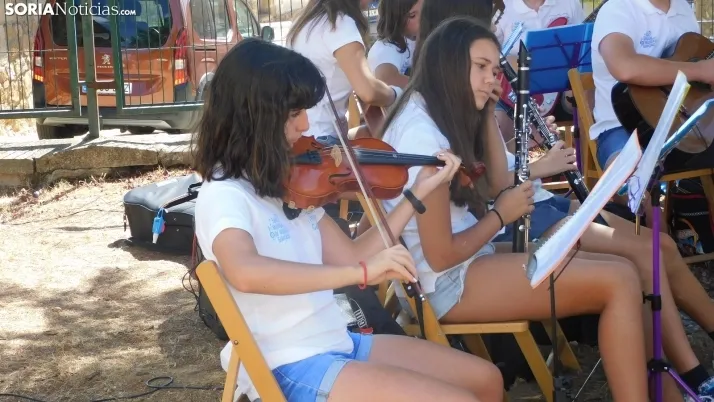 Fotos: la Banda Municipal de Golmayo cierra las fiestas de Fuentetoba con su estilo rompedor