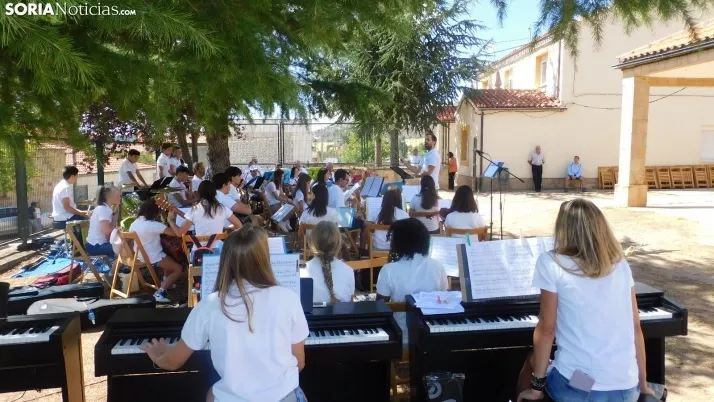 Fotos: la Banda Municipal de Golmayo cierra las fiestas de Fuentetoba con su estilo rompedor