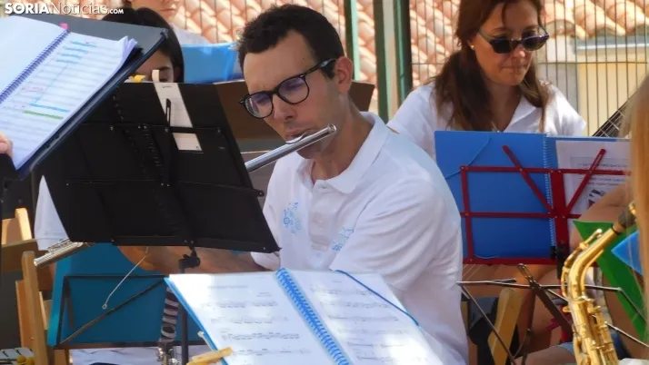 Fotos: la Banda Municipal de Golmayo cierra las fiestas de Fuentetoba con su estilo rompedor