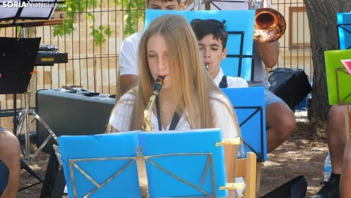 Fotos: la Banda Municipal de Golmayo cierra las fiestas de Fuentetoba con su estilo rompedor