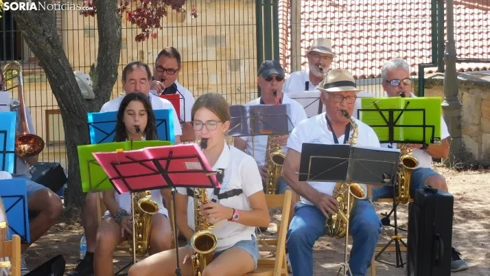 Fotos: la Banda Municipal de Golmayo cierra las fiestas de Fuentetoba con su estilo rompedor