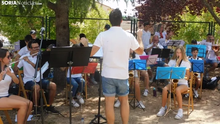 Fotos: la Banda Municipal de Golmayo cierra las fiestas de Fuentetoba con su estilo rompedor