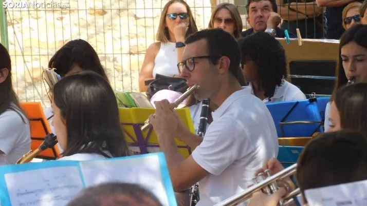 Fotos: la Banda Municipal de Golmayo cierra las fiestas de Fuentetoba con su estilo rompedor