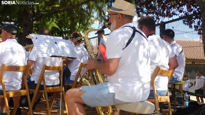 Fotos: la Banda Municipal de Golmayo cierra las fiestas de Fuentetoba con su estilo rompedor