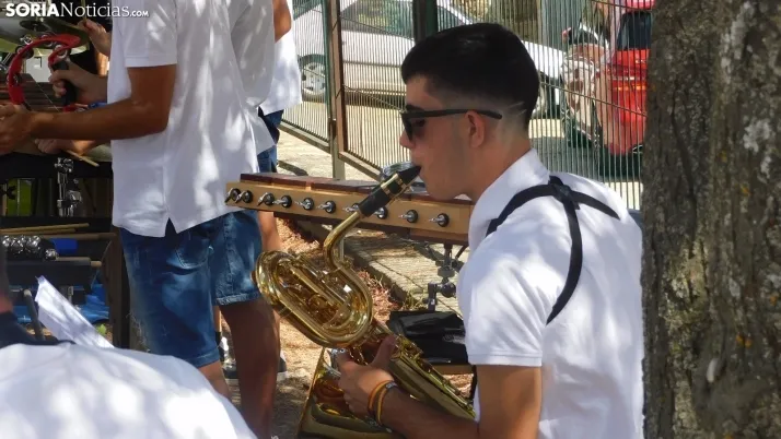 Fotos: la Banda Municipal de Golmayo cierra las fiestas de Fuentetoba con su estilo rompedor