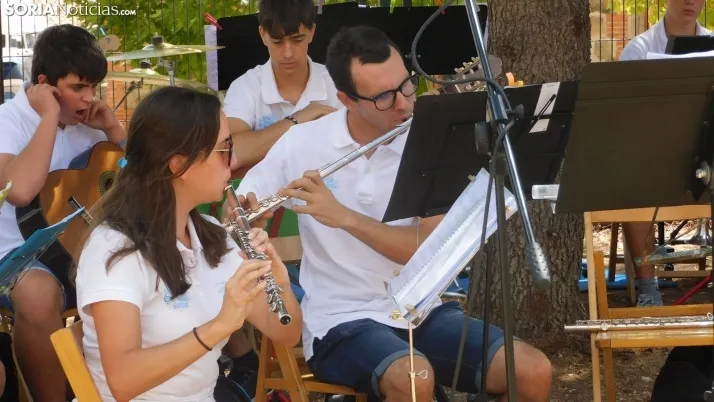 Fotos: la Banda Municipal de Golmayo cierra las fiestas de Fuentetoba con su estilo rompedor