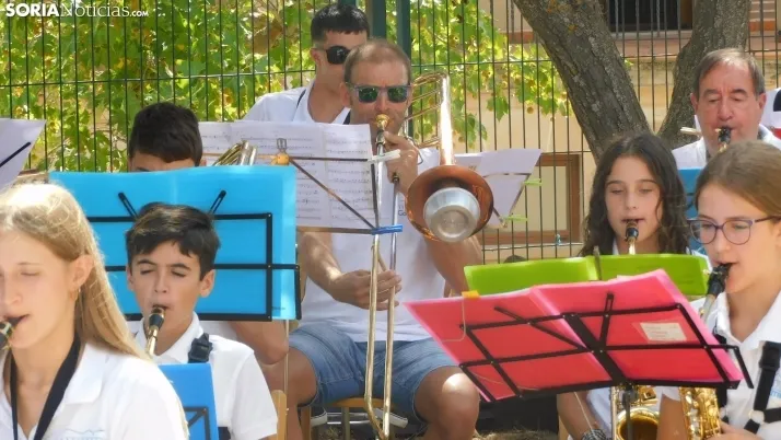 Fotos: la Banda Municipal de Golmayo cierra las fiestas de Fuentetoba con su estilo rompedor