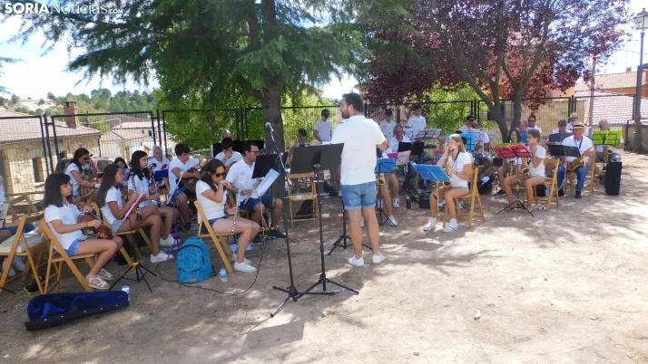 Fotos: la Banda Municipal de Golmayo cierra las fiestas de Fuentetoba con su estilo rompedor