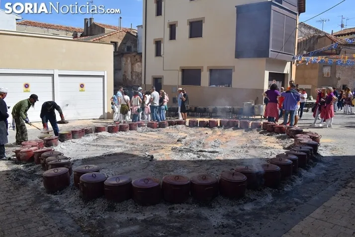 Galer&iacute;a de im&aacute;genes: alubiada en &Oacute;lvega para unas 3.200 personas