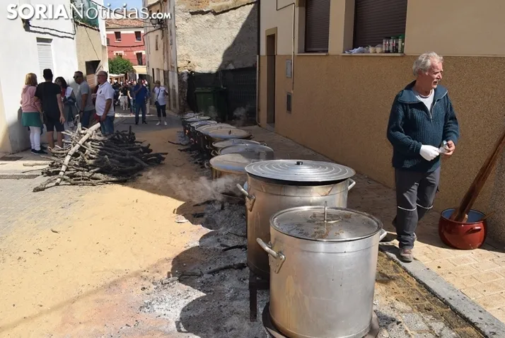 Galer&iacute;a de im&aacute;genes: alubiada en &Oacute;lvega para unas 3.200 personas