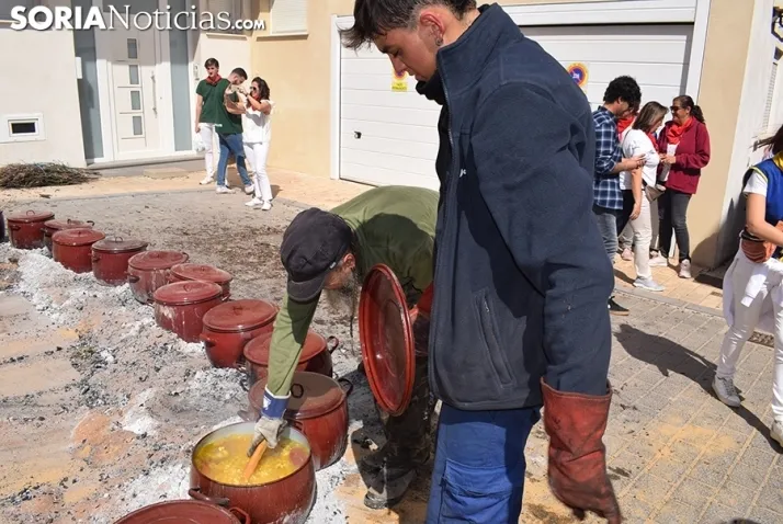 Galer&iacute;a de im&aacute;genes: alubiada en &Oacute;lvega para unas 3.200 personas