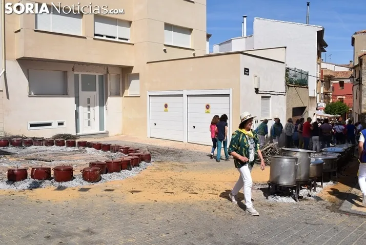 Galer&iacute;a de im&aacute;genes: alubiada en &Oacute;lvega para unas 3.200 personas