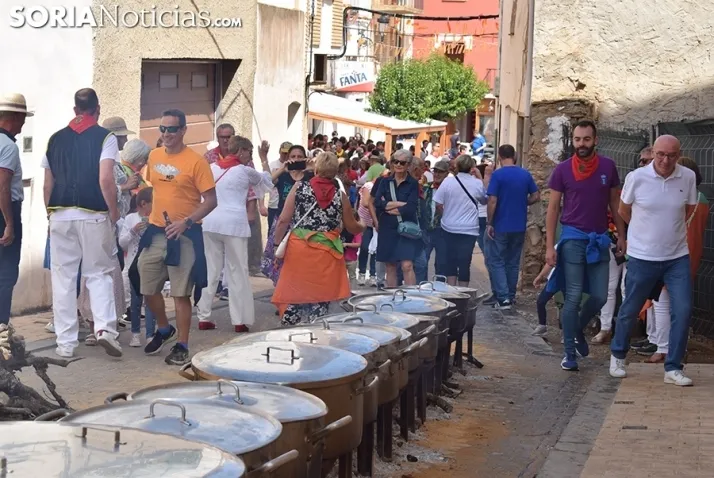 Galer&iacute;a de im&aacute;genes: alubiada en &Oacute;lvega para unas 3.200 personas