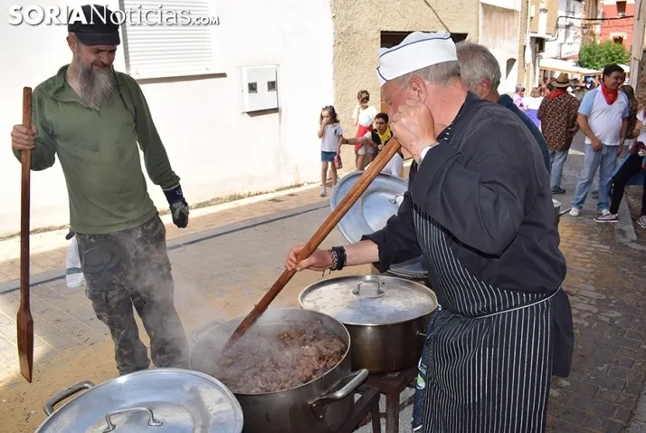 Galer&iacute;a de im&aacute;genes: alubiada en &Oacute;lvega para unas 3.200 personas