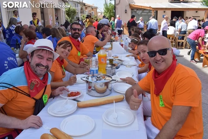 Galer&iacute;a de im&aacute;genes: alubiada en &Oacute;lvega para unas 3.200 personas