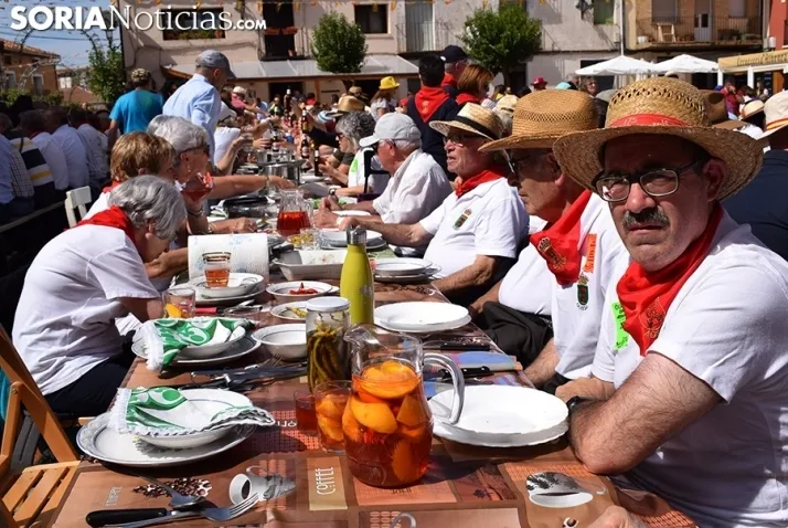 Galer&iacute;a de im&aacute;genes: alubiada en &Oacute;lvega para unas 3.200 personas
