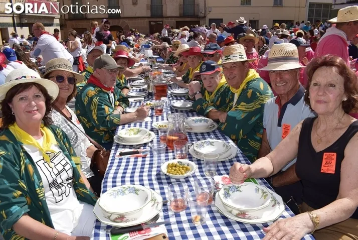Galer&iacute;a de im&aacute;genes: alubiada en &Oacute;lvega para unas 3.200 personas