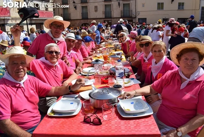 Galer&iacute;a de im&aacute;genes: alubiada en &Oacute;lvega para unas 3.200 personas
