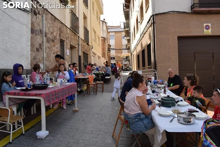 Galer&iacute;a de im&aacute;genes: alubiada en &Oacute;lvega para unas 3.200 personas
