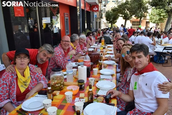 Galer&iacute;a de im&aacute;genes: alubiada en &Oacute;lvega para unas 3.200 personas