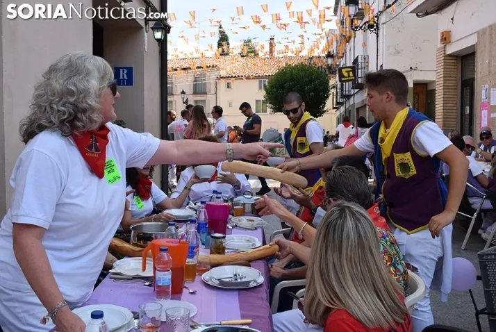 Galer&iacute;a de im&aacute;genes: alubiada en &Oacute;lvega para unas 3.200 personas