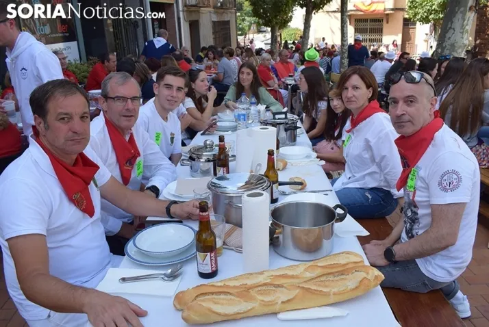 Galer&iacute;a de im&aacute;genes: alubiada en &Oacute;lvega para unas 3.200 personas