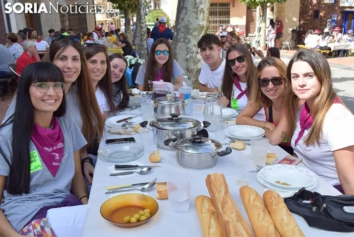 Galer&iacute;a de im&aacute;genes: alubiada en &Oacute;lvega para unas 3.200 personas